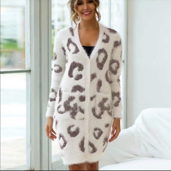 New! โค๏ธHOST PICKโค๏ธFUZZY LEOPARD, LONG CARDIGAN - Picture 2 of 3